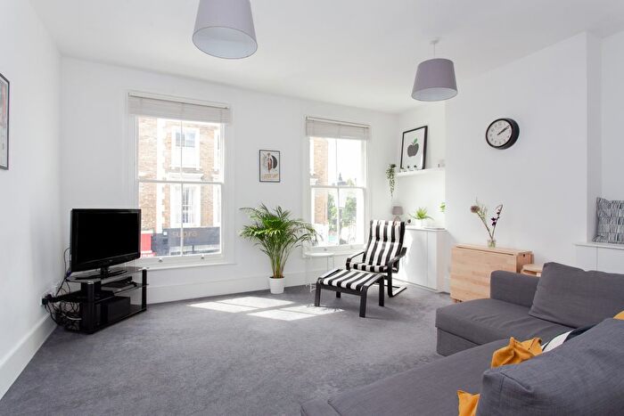 3 Bedroom Flat To Rent In Portobello Road, London, W11