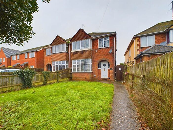 4 Bedroom Semi-Detached House For Sale In Buckingham Road, Aylesbury, Buckinghamshire, HP19