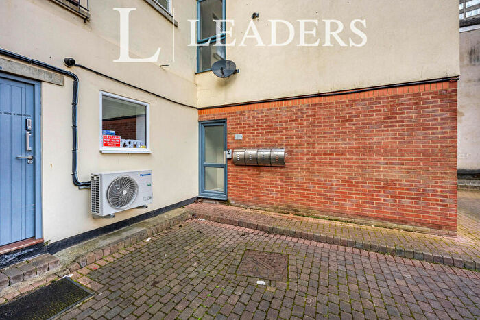 2 Bedroom Apartment To Rent In Merchants Court, Bedford, MK42