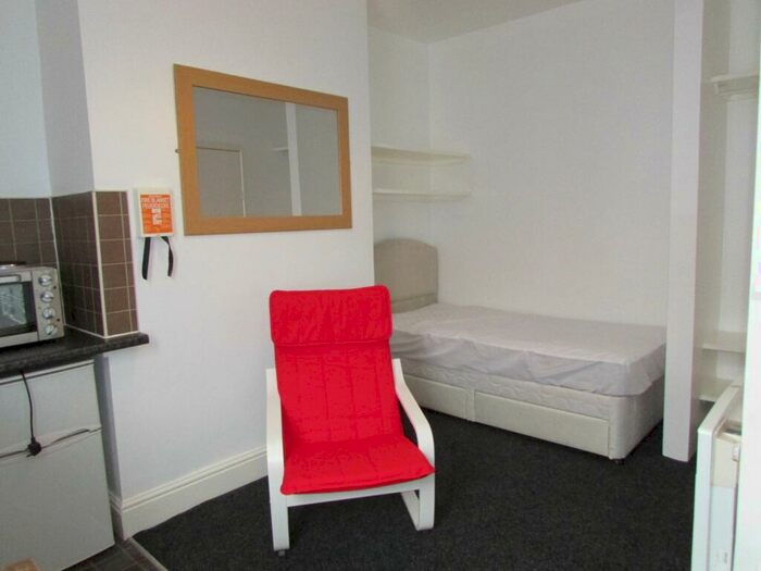 1 Bedroom Flat To Rent In Marley View, Leeds, LS11