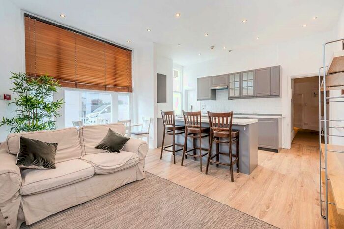2 Bedroom Flat To Rent In New Kings Road, London, SW6