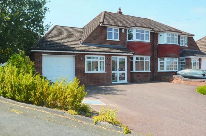 3 Bedroom Semi-Detached House To Rent In Cranbourne Avenue, Wolverhampton, West Midlands, WV4
