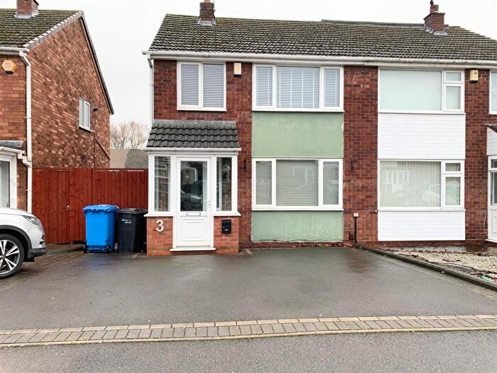 3 Bedroom House To Rent In Castle View, Tamworth, B77