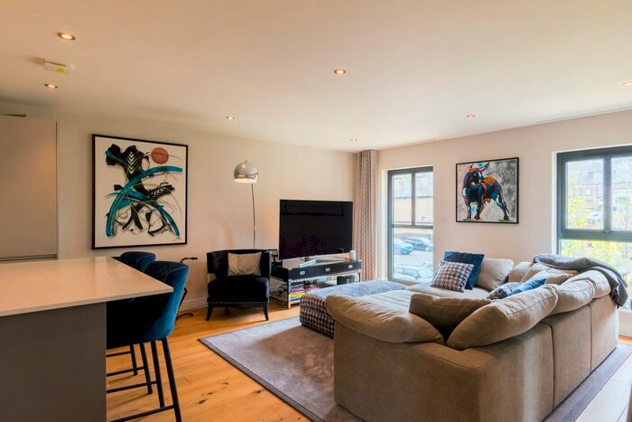 2 Bedroom Flat To Rent In Low Lane, Horsforth, Leeds, LS18