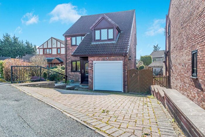 4 Bedroom Detached House For Sale In Paddock Close, Drighlington, West Yorkshire, BD11