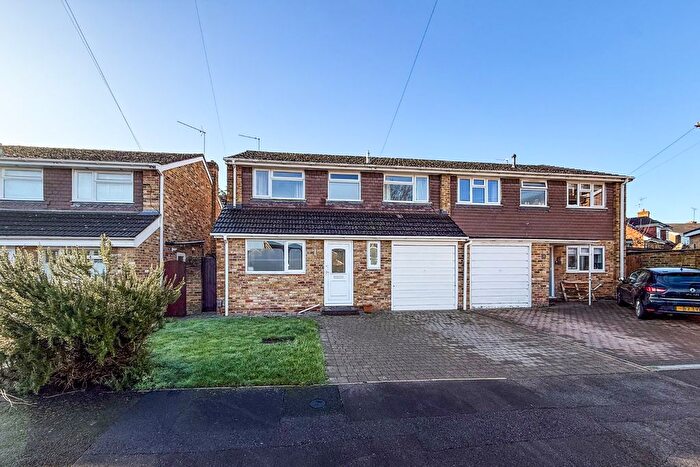 4 Bedroom Semi Detached House For Sale In Repton Close, Maidenhead, Berkshire, SL6