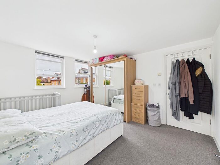 2 Bedroom Flat To Rent In A Manor Grove, Beckenham, Kent, BR3