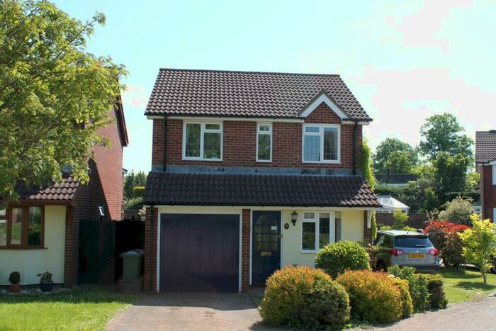 3 Bedroom Detached House To Rent In Staffords Place, Horley, RH6