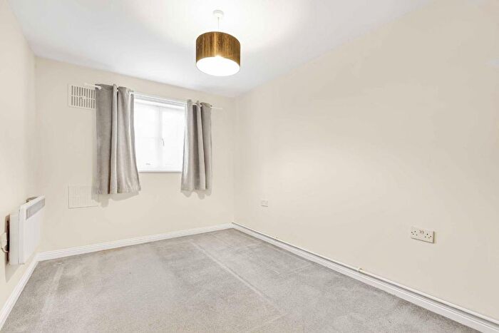 2 Bedroom Flat For Sale In Newcombe Gardens, Hounslow, TW4