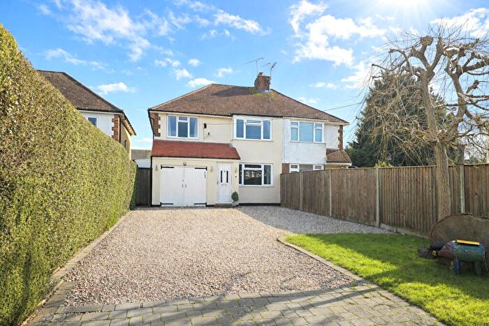 3 Bedroom Semi Detached House For Sale In Carfax Avenue, Tongham, Surrey, GU10
