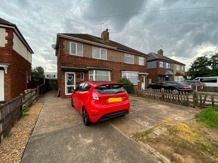 3 Bedroom Semi-Detached House To Rent In Cornwall Road, Scunthorpe, DN16