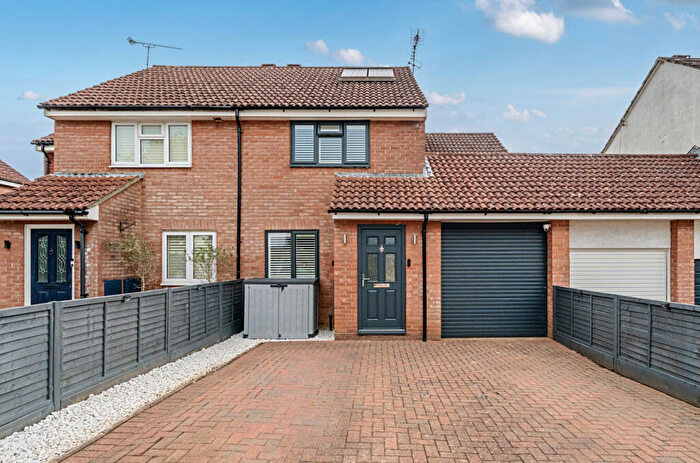 3 Bedroom Semi-Detached House For Sale In Gaskell Close, Holybourne, Alton, Hampshire, GU34