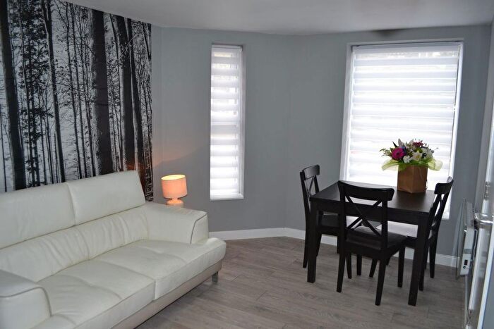 3 Bedroom Flat To Rent In Pershore Road, B29
