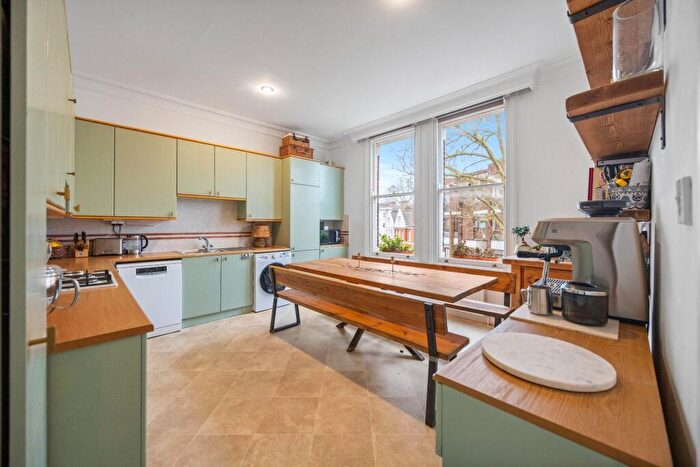 3 Bedroom Flat To Rent In Hampstead Hill Gardens, Hampstead, NW3