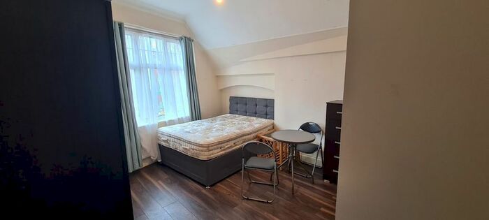 Studio To Rent In Brent Street, Hendon Broadway, NW4