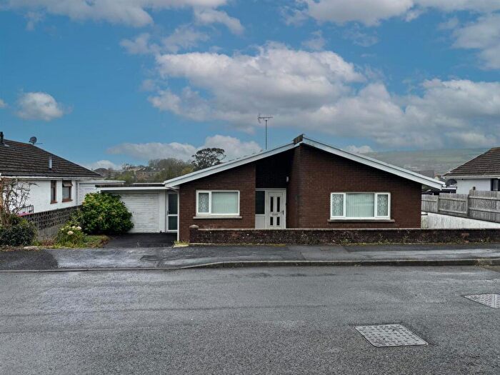 3 Bedroom Detached Bungalow For Sale In Maes Y Parc, Kidwelly, SA17
