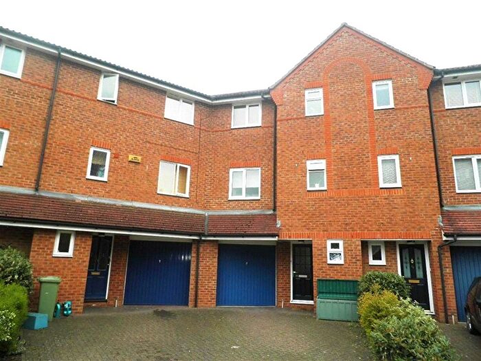 4 Bedroom Semi-Detached House To Rent In Saracens Wharf, Bletchley, Milton Keynes, MK2