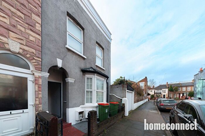 3 Bedroom Flat To Rent In Keogh Road, London, E15