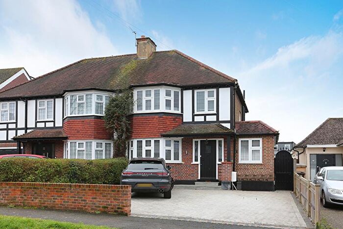 3 Bedroom Semi Detached House For Sale In Oaks Avenue, Worcester Park, KT4