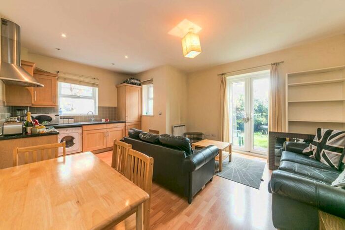 2 Bedroom Flat To Rent In Worcester Rd, Sutton, SM2