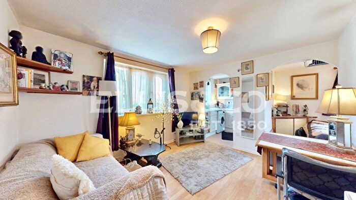 1 Bedroom Studio For Sale In Chartwell Close, Greenford, UB6
