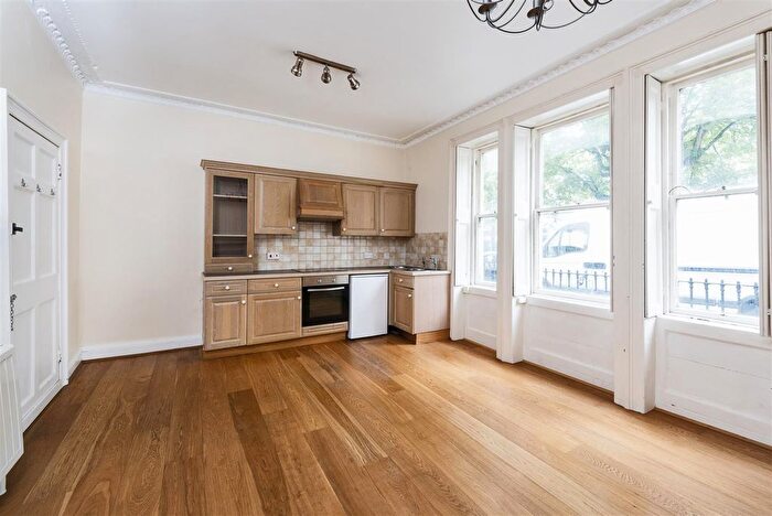 1 Bedroom Flat To Rent In Kensington Place, Bath, BA1