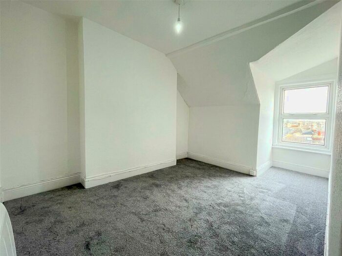 2 Bedroom Apartment For Sale In West Hill Road, Bournemouth, BH2