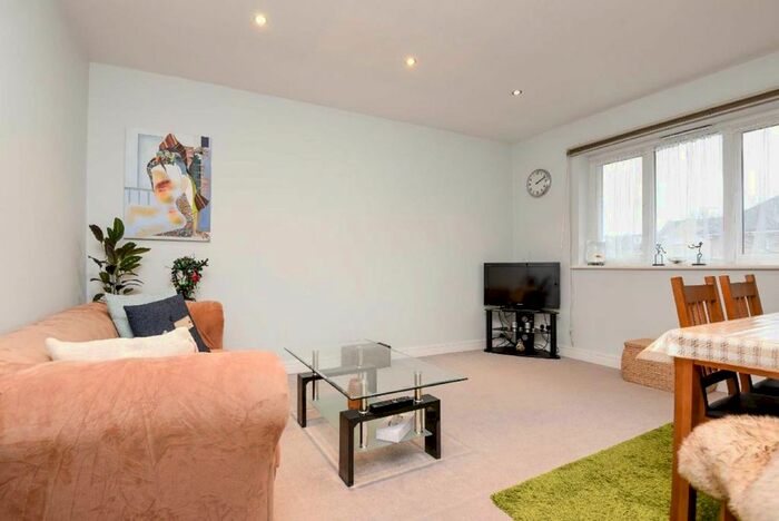 1 Bedroom Flat To Rent In St. James's Drive, London, SW12