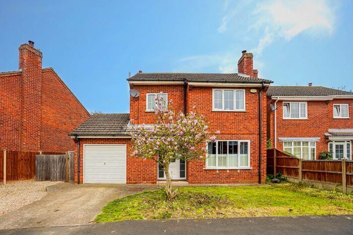 3 Bedroom Detached House For Sale In Wyatt Close, Lincoln, LN4