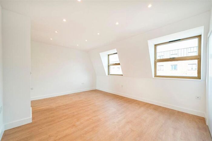 2 Bedroom Flat To Rent In Cricklewood Broadway, Cricklewood, NW2