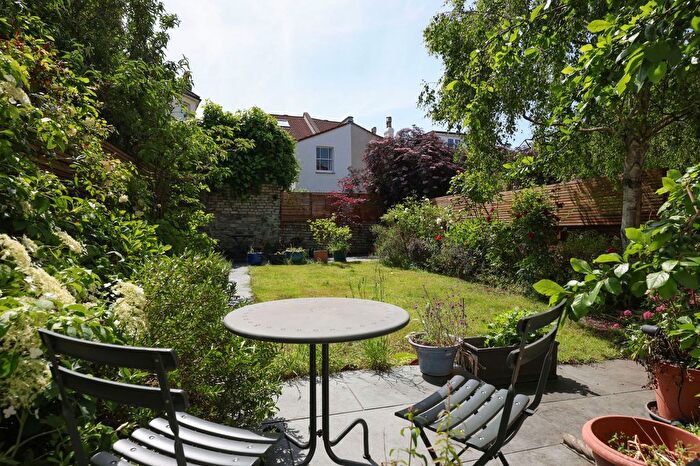 2 Bedroom Flat For Sale In Burghley Road, Bristol, BS6