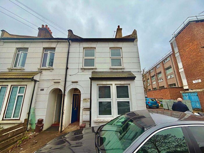 1 Bedroom Flat To Rent In Victoria Road, London, NW4