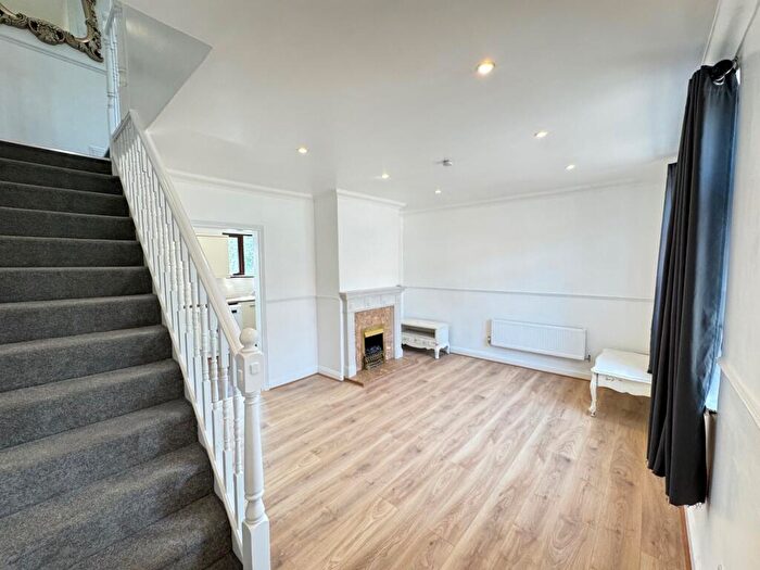 2 Bedroom House To Rent In Daventry Road Romford, RM3