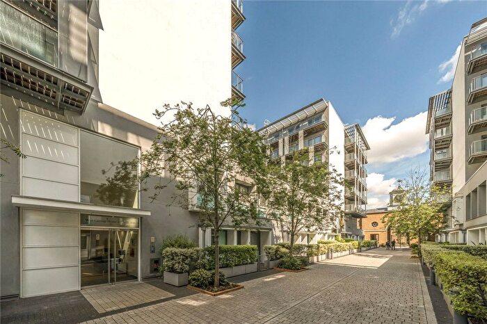 3 Bedroom Flat To Rent In Royal Carriage Mews, Woolwich, SE18