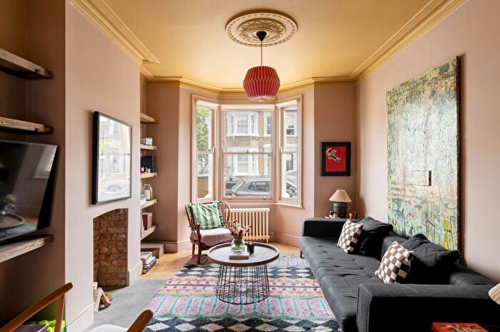 5 Bedroom Terraced House To Rent In Roding Road, Clapton, E5