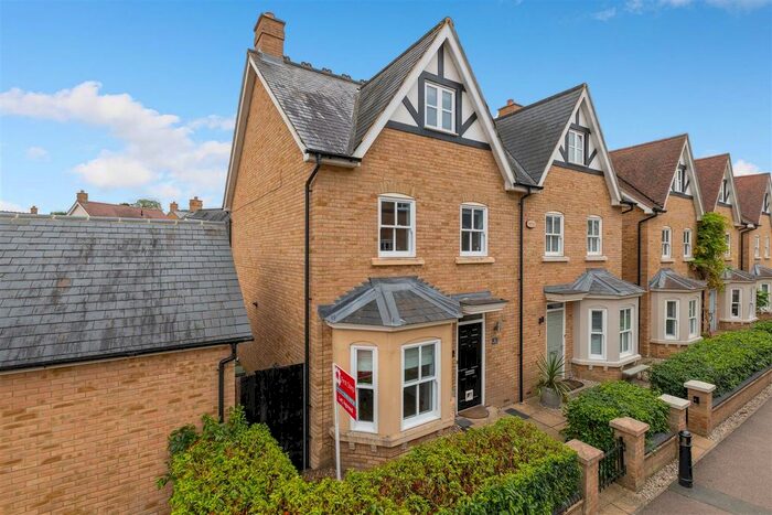 4 Bedroom Semi-Detached House To Rent In Brunel Walk, Fairfield, Hitchin, SG5