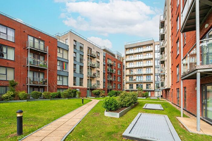 2 Bedroom Flat To Rent In Midland Road, Hemel Hempstead, Hertfordshire, HP2