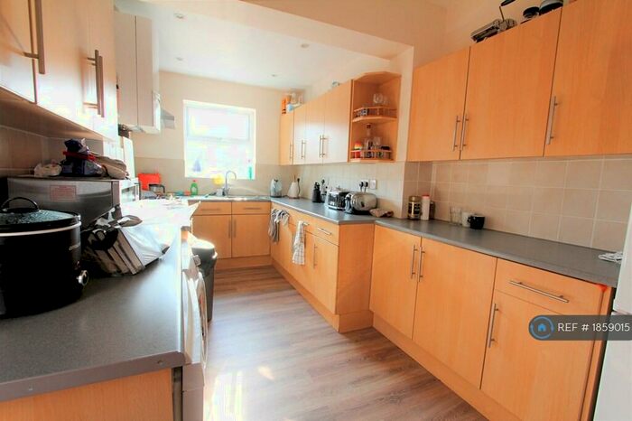 5 Bedroom Terraced House To Rent In Wokingham Road, Reading, RG6