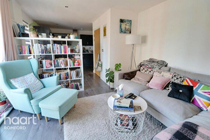 2 Bedroom Flat To Rent In Wideford Drive, Romford, RM7