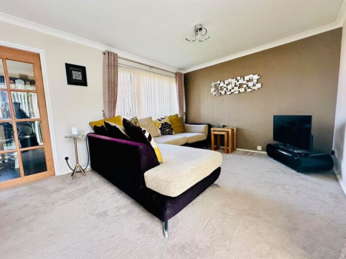 2 Bedroom Flat For Sale In Lidgett Park Court, Roundhay, Leeds, LS8