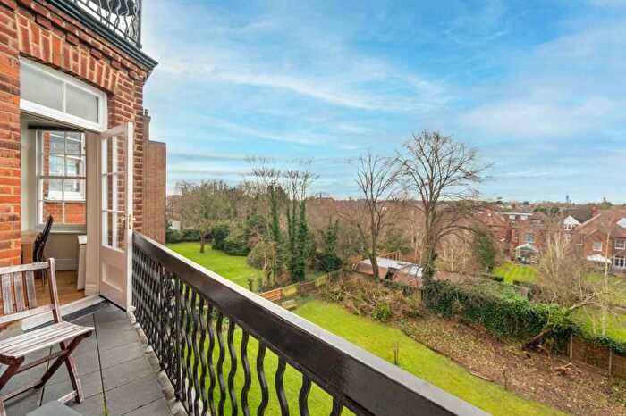 2 Bedroom Flat To Rent In Mapesbury Court, , Willesden Green, London, NW2