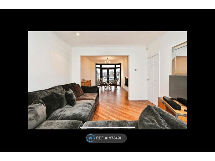 4 Bedroom Semi-Detached House To Rent In Sheffield, Sheffield, S8