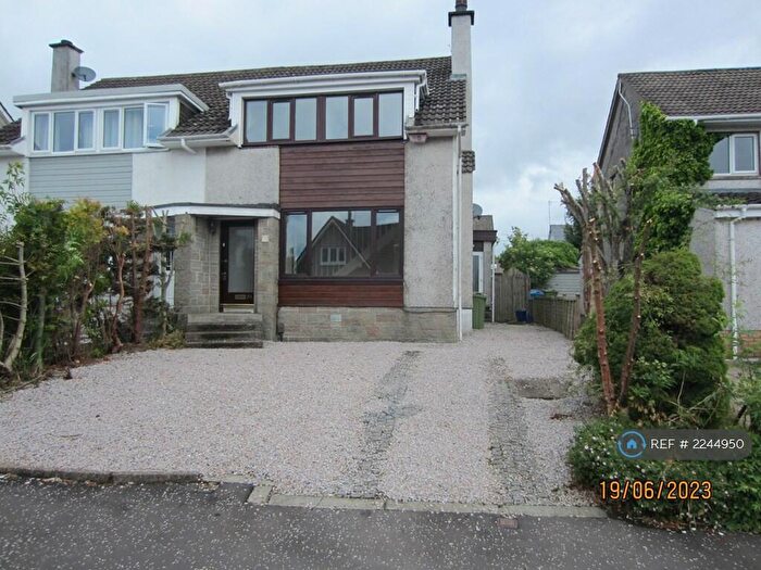 3 Bedroom Semi-Detached House To Rent In Hillend Road, Glasgow, G76