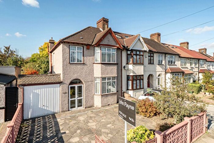 3 Bedroom End Of Terrace House For Sale In Milborough Crescent, Lee, SE12