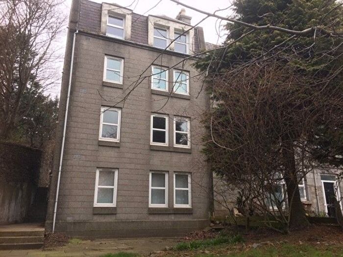 2 Bedroom Flat To Rent In King's Crescent, Aberdeen, AB24