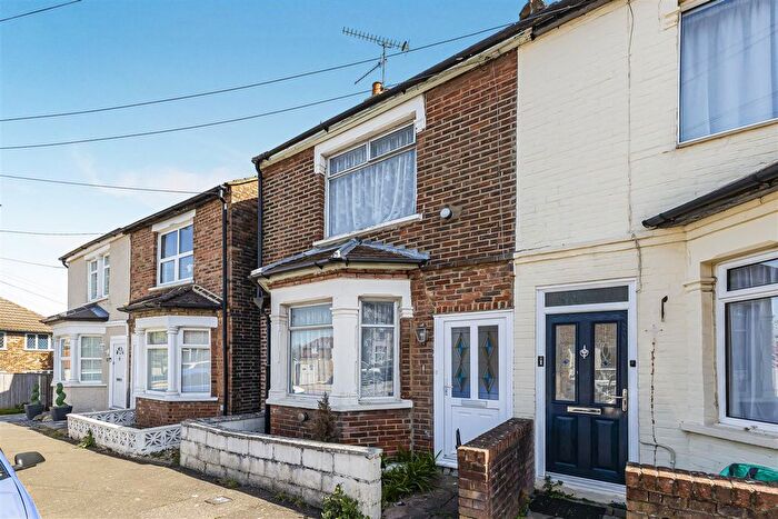 2 Bedroom Terraced House For Sale In Greatness Road, Sevenoaks, TN14