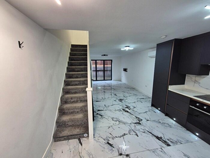 2 Bedroom Detached House To Rent In Mill Lane, London, NW6