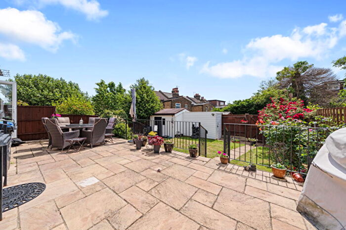 3 Bedroom Semi-Detached Bungalow For Sale In Glenville Avenue, Enfield, EN2