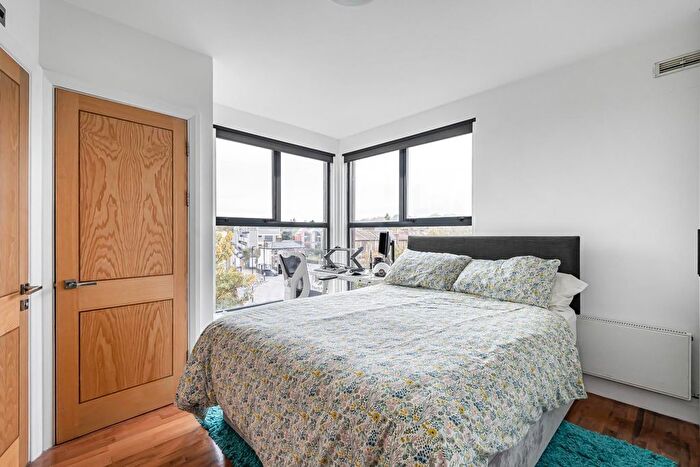 2 Bedroom Flat For Sale In Endwell Road, London, SE4