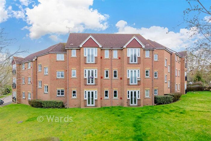 2 Bedroom Flat For Sale In Guinness Drive, Wainscott, Rochester, Kent, ME3